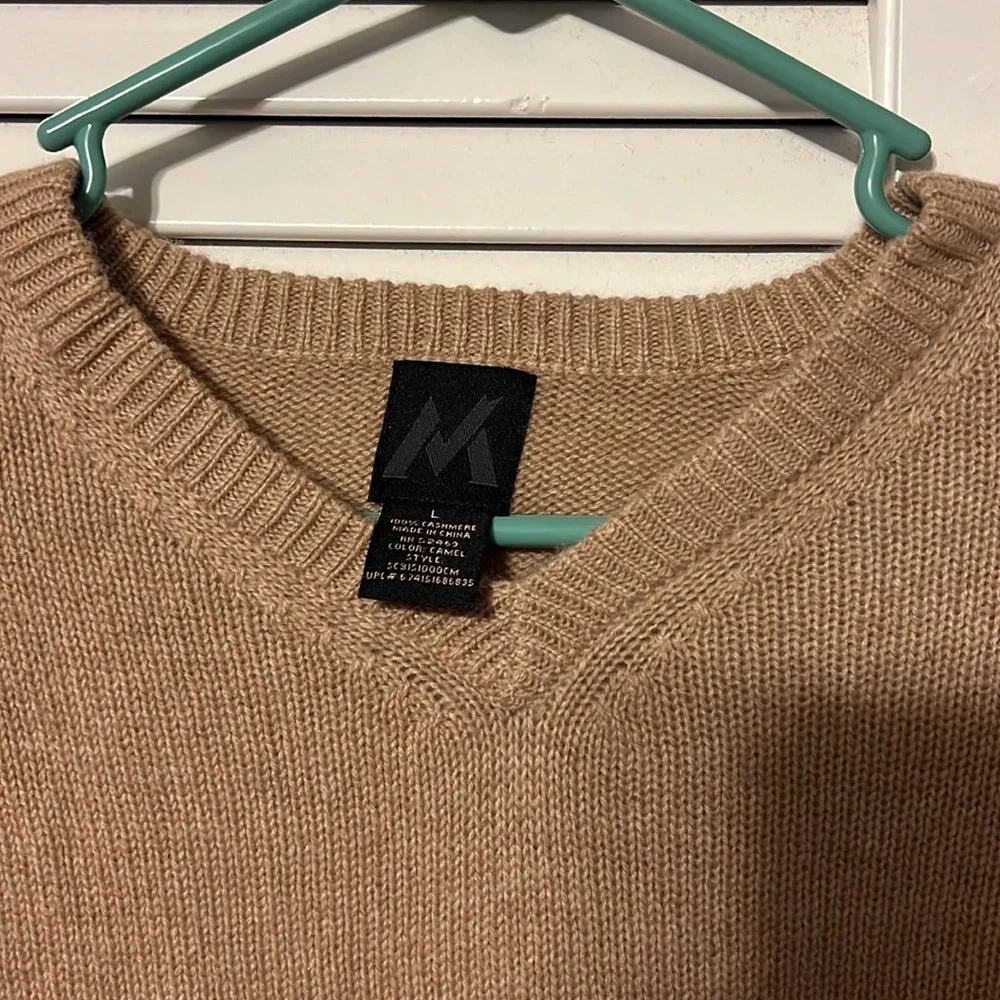 100% Cashmere tan Sweater Size Large